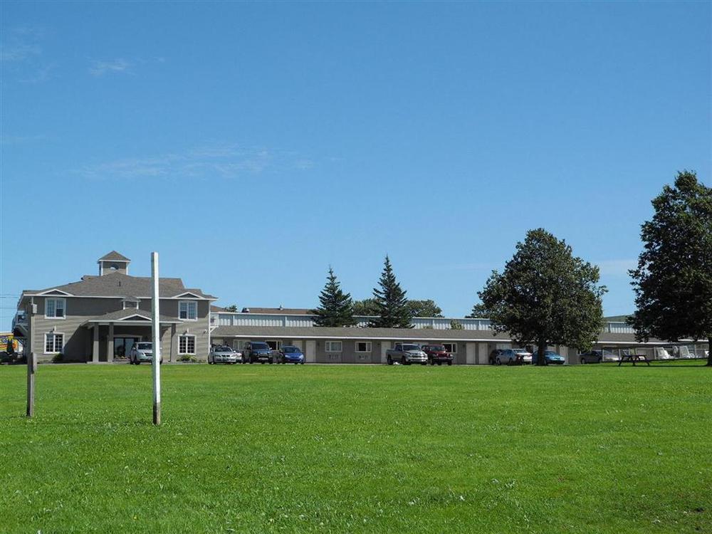 Canadas Best Value Inn & Suites-Charlottetown Exterior photo