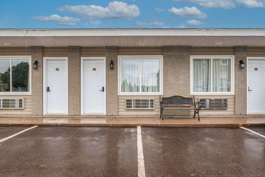 Canadas Best Value Inn & Suites-Charlottetown Exterior photo