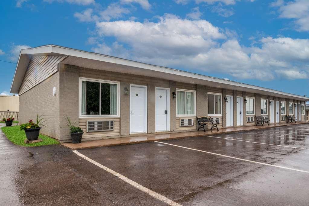 Canadas Best Value Inn & Suites-Charlottetown Exterior photo