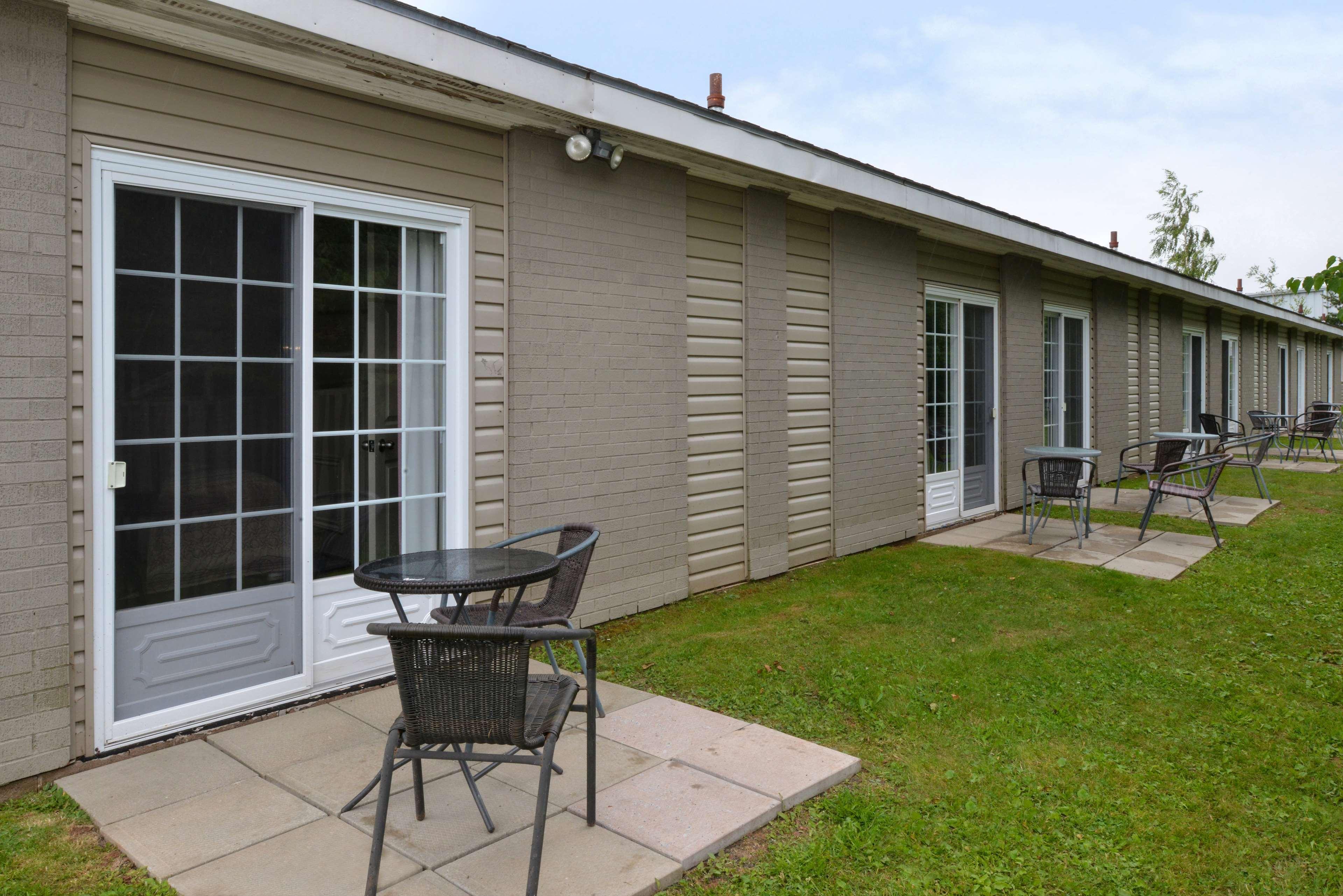 Canadas Best Value Inn & Suites-Charlottetown Exterior photo