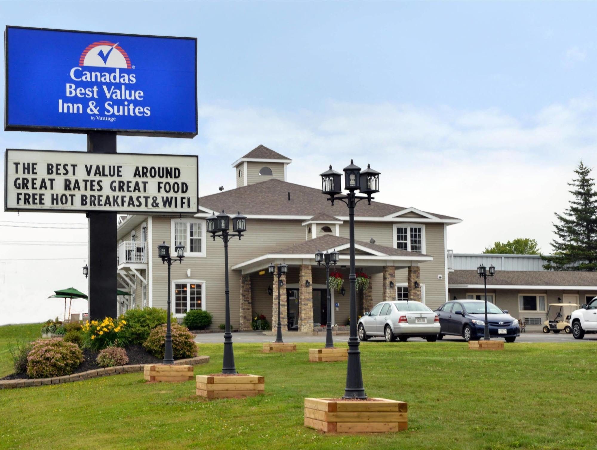 Canadas Best Value Inn & Suites-Charlottetown Exterior photo